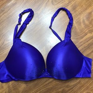 Victoria secrets plunge stunning bra